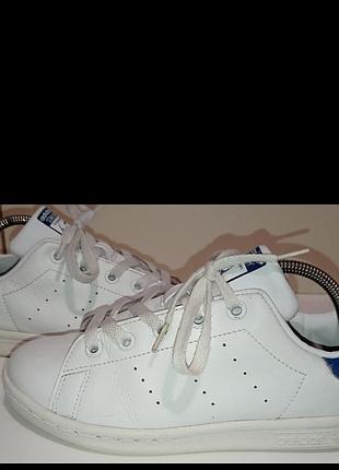 Брендовые кожаные кроссовки adidas stan smith.