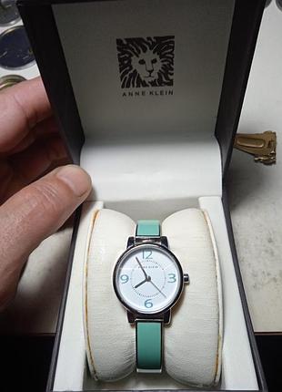 Продам женские часы anne klein.