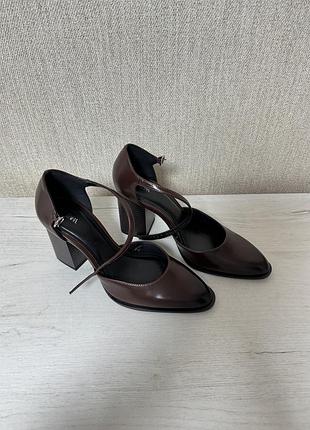Туфлі коричневі zara