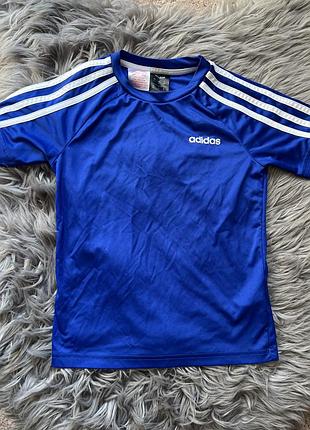 Дуже класна футболка adidas оригінал