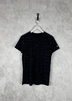 Жіноча футболка nike sportswear swoosh оригінал, чорний колір, розмір м