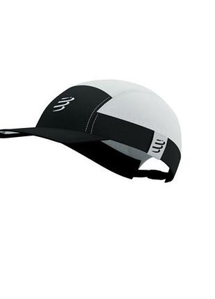 Кепка compressport 5 panel light cap 2025, бело-черная, с изогнутым козырьком