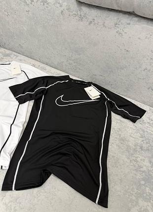 Футболка від бренду nike pro