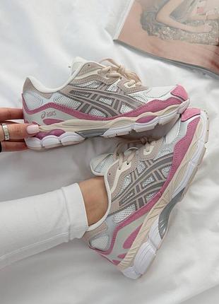 Женские кроссовки asics