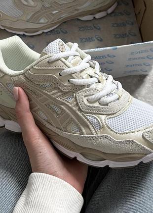 Женские кроссовки asics