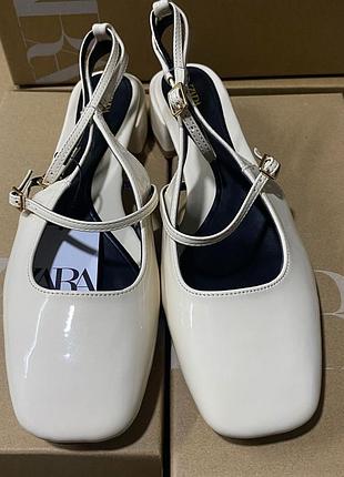 Лакові туфлі zara