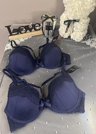 Шикарні бюстики hunkemoller