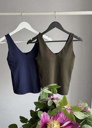 Топ майка з вбудованими чашками airism uniqlo