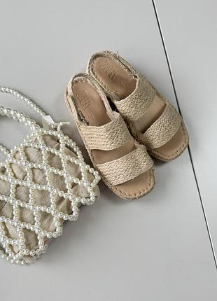 Босоніжки сандалі zara