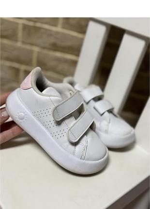 Кросівки дитячі, adidas, білі,25розмір відеальному стані