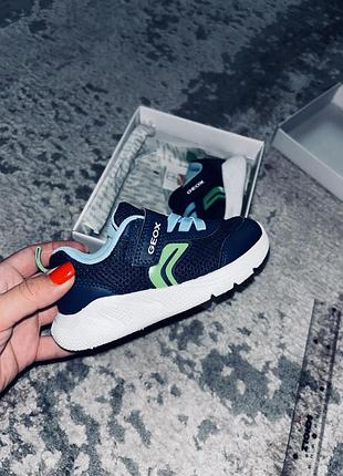Geox sprintye b.c. дитячі круті кросівки , дихаючі, легенькі в 26 розмірі