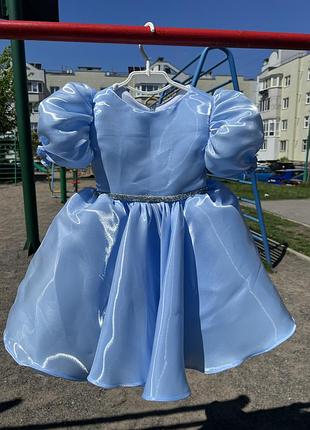 Святкова сукня, на дівчинку! ніжно блакитного кольору з органзи ( яка дуже гарно переливається на сонці)