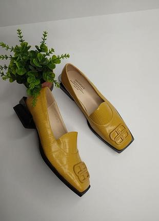 Лоферы женские