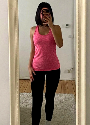Розовая спортивная майка h&amp;m sport - идеальна для бега и фитнеса! 🏃‍♀️ состояние новой вещи, дышащая ткань, размер l. майка борцовка для тренировок. ✨