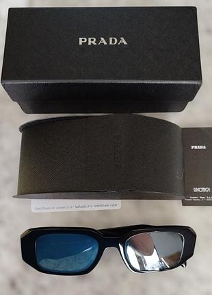Сонцезахисні окуляри prada