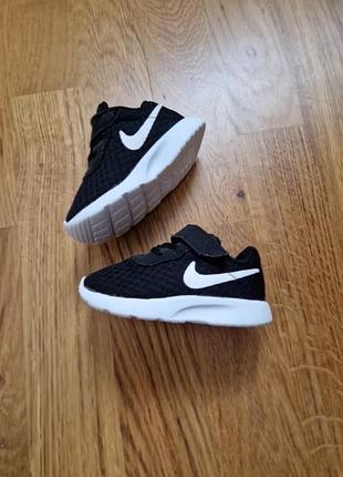 Легкие кроссовки nike tanjun /размер 21 оригинал