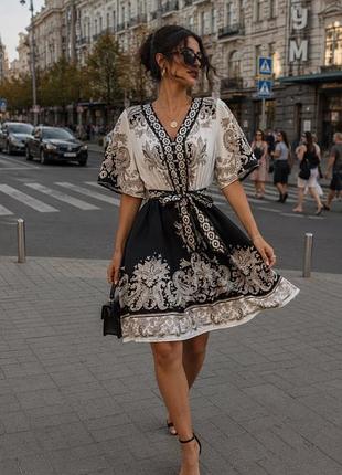 Сукня з поясом