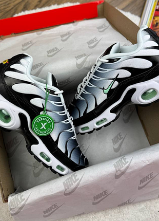 Air max plus tn black white mint 2