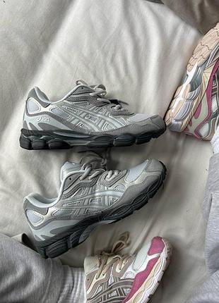 Кроссовки asics серые