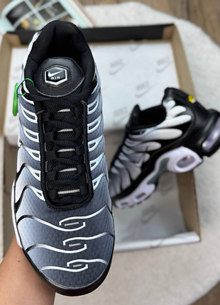Air max tn plus grey white black 3