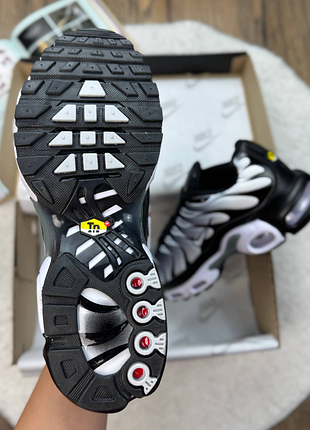Air max tn plus grey white black 4