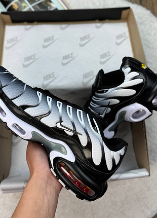 Air max tn plus grey white black 6