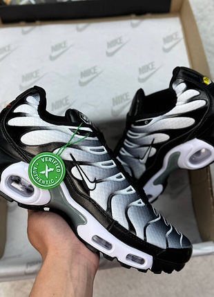 Air max tn plus grey white black