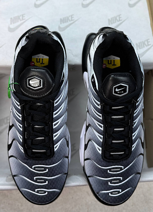 Air max tn plus grey white black 2