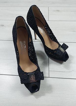 Ажурные туфли на каблуке salvatore ferragamo р.40eur