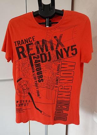 Яркая оранжевая футболка much more с клубным принтом «trance remix» размер s