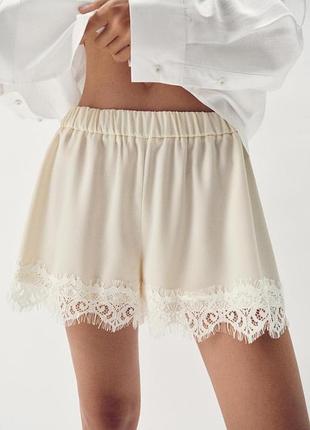 Оригинальные атласные шорты с кружевом из новой коллекции zara new original.