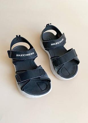 Сандалі дитячі skechers б/в (розмір 35)