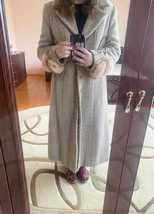 Жіноче зимове пальто