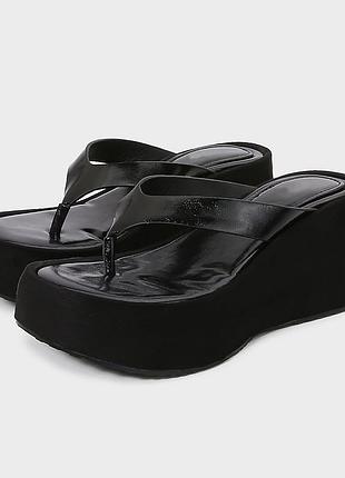 Шльопанці zara
