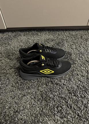 Оригінальні кросівки  umbro mayford