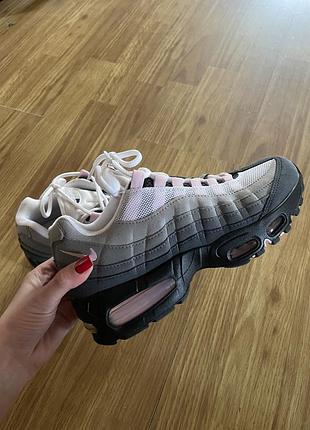 Кросівки nike,оригінальні ,продаю тому що не підійшов розмір,24,5 стелька
