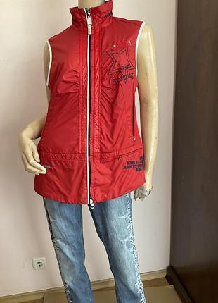 Оригинальная красная жилетка/ xl/brend sportalam