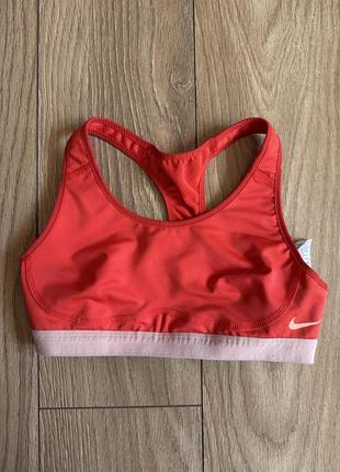 Топ жіночий nike