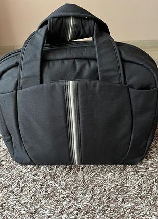 Дорожня  сумка с кишенею для ноутбука crumpler , чорна