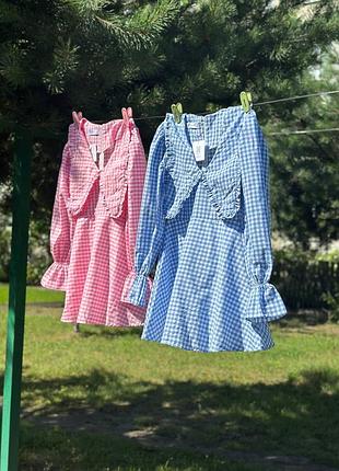 Сукня в клітинку з комірцем