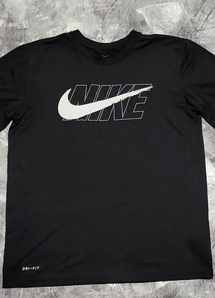 Чоловіча спортивна футболка nike dri-fit