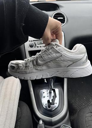 Оригінальні кросівки nike p-6000 у білому кольорі.