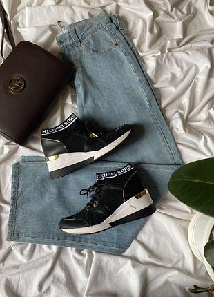 Женские кроссовки michael kors liv trainer черного цвета с золотистыми деталями 38.5 25.5см.