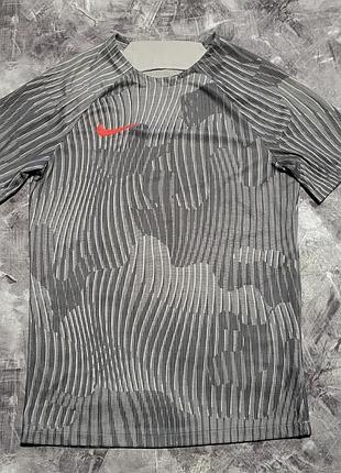 Чоловіча спортивна футболка nike dri-fit academy