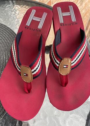 Жіночі в’єтнамки від відомого бренду tommy hilfiger