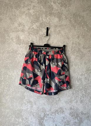 Чоловічі спотривні шорти adidas run it camo в гарному стані, оригінал м