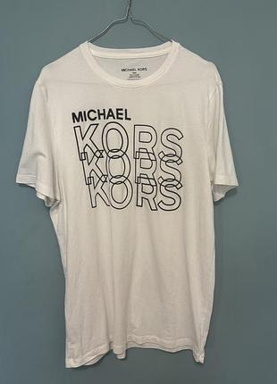 Чоловіча бавовняна футболка michael kors білого кольору з контрастним графічним принтом.