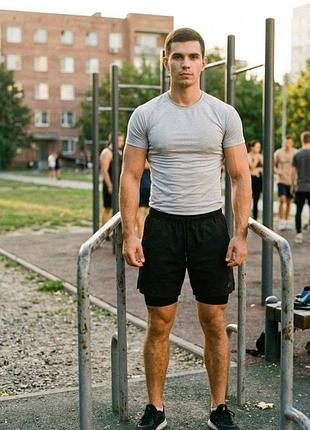 Шорты спортивные мужские для workout с карманами.
замеры:пот-35(45) см, длина шорты,внешние-41 см, внутренние -47 см