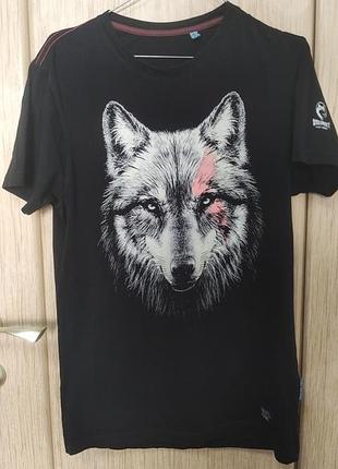 Футболка с сияющим рисунком