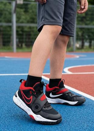 Очень классные оригинальные летние кроссовки для вашего мальчика nike. кроссовки бу но в очень красивом состоянии.